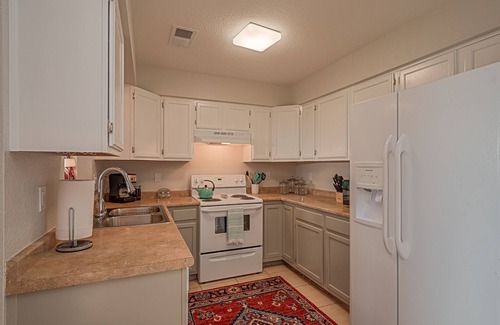 Ladera West House | 3br 2ba Charming Town-home, Walk to the Petroglyphs!