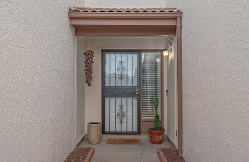 Ladera West House | 3br 2ba Charming Town-home, Walk to the Petroglyphs!