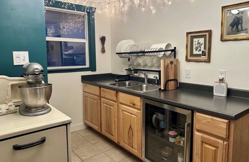 Villa Park Cottage | 3BR/2BA Cottage with Mountain Views by Downtown. Great for fun or work travel!