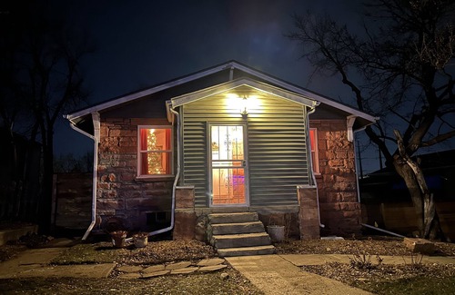 Villa Park Cottage | 3BR/2BA Cottage with Mountain Views by Downtown. Great for fun or work travel!