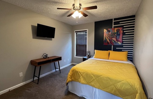 Fayetteville House | 3br 2ba Luxurious and modern designed Indigo rooms.
