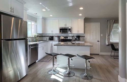 Arden-Arcade House | 3BR/2BA Modern & spacious home close to the River