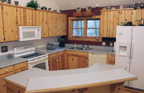 Cashiers Cabin | 3BR/2BA. Mtn Cabin- Cool, Rocky Mtn. Stream. Prime Fall weeks available