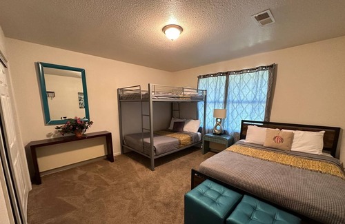 Crosstown House | 3BR 2BA near Zoo, Downtown and Beale Street