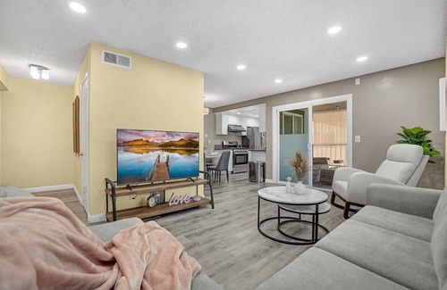 El Monte House | 3BR/3BA Townhouse in El Monte