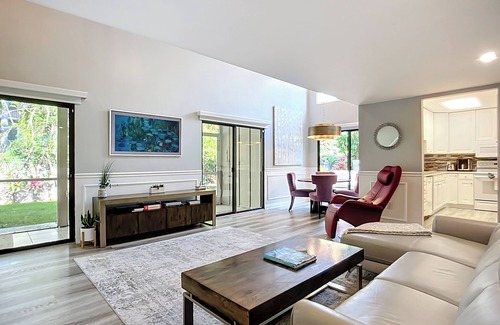 Arlington Park House | 3br 3bath townhome 3 mins from downtown Sarasota with gorgeous outdoor area