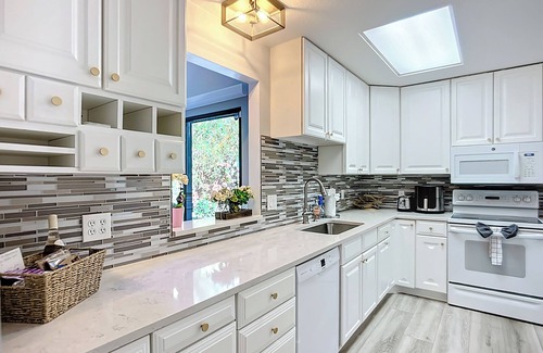 Arlington Park House | 3br 3bath townhome 3 mins from downtown Sarasota with gorgeous outdoor area