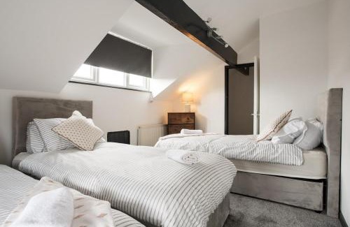 Leeds Apartment | 3BR Accommodation in Leeds - Perfect for family