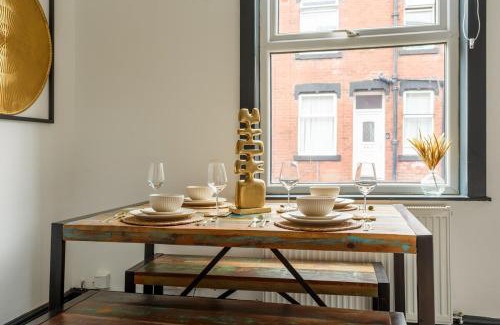 Leeds Apartment | 3BR Accommodation in Leeds - Perfect for family