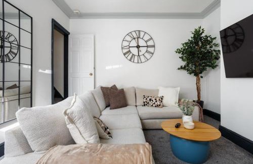 Leeds Apartment | 3BR Accommodation in Leeds - Perfect for family