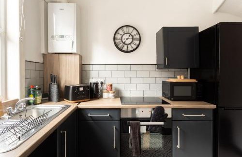 Leeds Apartment | 3BR Accommodation in Leeds - Perfect for family