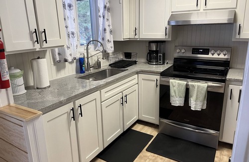 Waitsfield Apartment | 3BR Apartment in beautiful Waitsfield close to skiing, shopping, dining, hiking