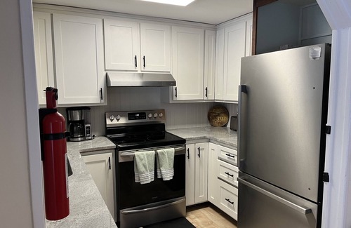 Waitsfield Apartment | 3BR Apartment in beautiful Waitsfield close to skiing, shopping, dining, hiking