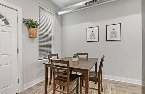Avondale Apartment | 3BR Apt in Logan Square Walkable to Highlights - Central Park S6