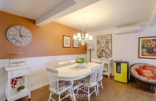 Picarras Apartment | 3BR apt near beach w/garage in Piçarras NRA0490