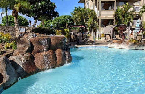 Kihei Condo | 3BR Apt near Kam 1 Beach, Pool, Hot Tub, Gym, BBQ