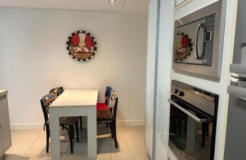 Centro Apartment | 3BR Apt w/BBQ 170m from beach TSF1302