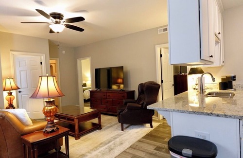 Central Apartment | 3BR Basement Apartment Close to CU