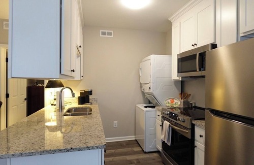 Central Apartment | 3BR Basement Apartment Close to CU