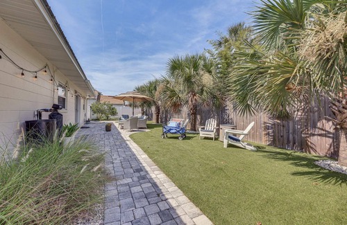 Jacksonville Cottage | 3BR beach cottage-KING bed, free parking, steps from the sandy South Jax beach