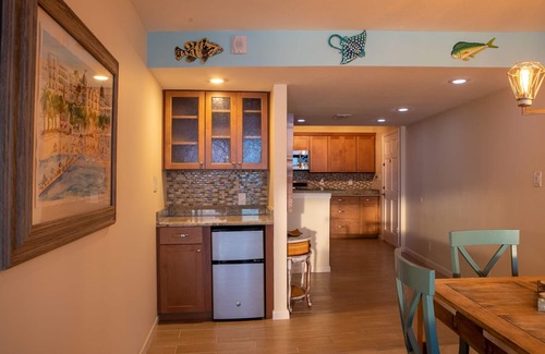 Gulfstream Beach Condo | 3BR Beachfront Oceanfront Condo – Pool, Pickleball, Views. Covered Parking