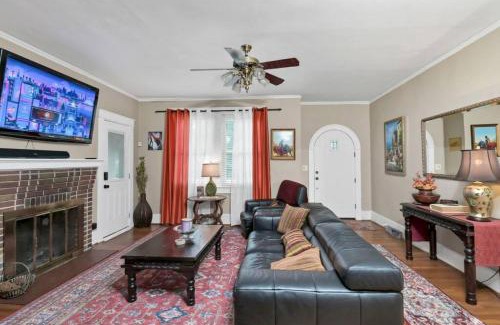 Columbia House | 3BR Brick Cottage-Mins to USC