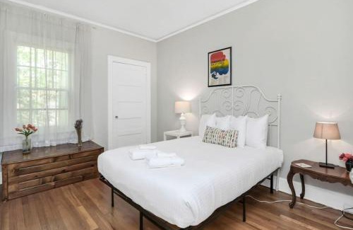 Earlewood House | 3BR Brick Haven - Mins to USC