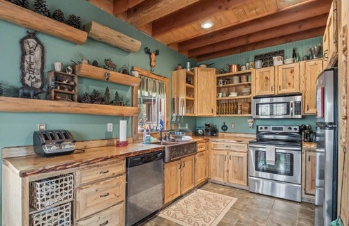 Twin Lakes Cabin | 3BR Cabin Escape w/Deck Twin Lakes Mountain View