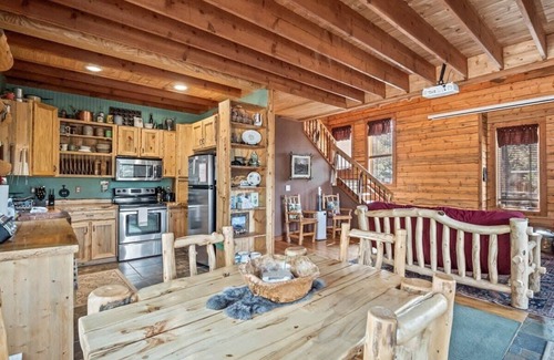 Twin Lakes Cabin | 3BR Cabin Escape w/Deck Twin Lakes Mountain View