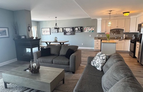 New Buffalo Condo | 3BR Condo Close To The Beach! In/OutDoor Pools