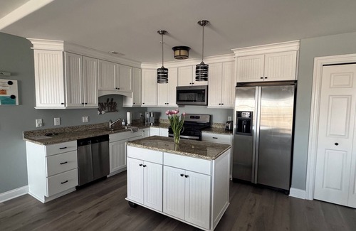 New Buffalo Condo | 3BR Condo Close To The Beach! In/OutDoor Pools