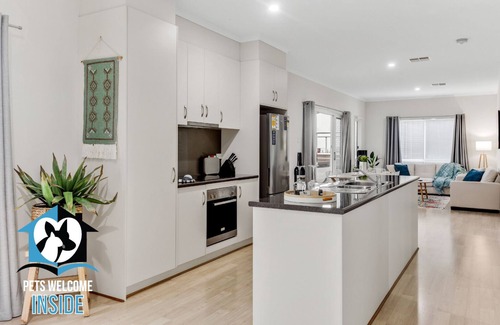 McCracken House | 3BR Contemporary Home with SeaViews