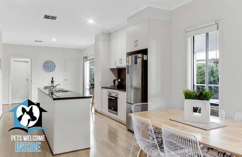 McCracken House | 3BR Contemporary Home with SeaViews