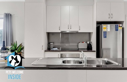 McCracken House | 3BR Contemporary Home with SeaViews