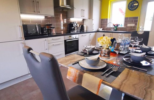 Belfast City Centre House | 3BR Cosy Modern Stay