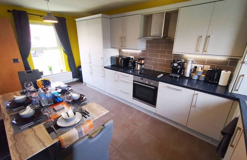 Belfast City Centre House | 3BR Cosy Modern Stay