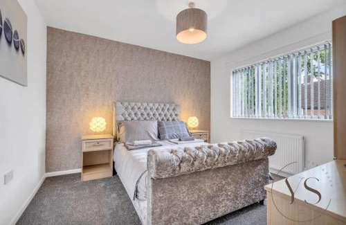 West Bromwich House | 3BR Family Home Near Metro Station & Shops