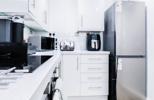Colyers House | 3BR Family Retreat with Free Parking Bexleyheath