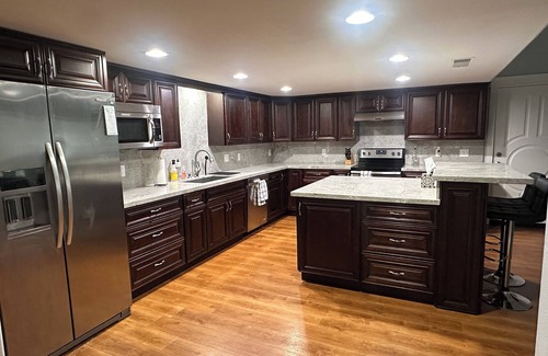 Gilbert House | 3BR Farmhouse near Gilbert Temple with access to indoor Racquetball Court