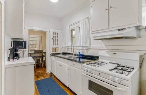Hillcrest House | 3BR Fully Fenced Hillcrest Home