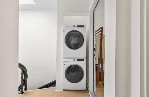 Harlem Apartment | 3BR Harlem Stay with Washer with Dryer