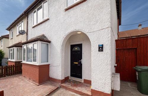 Wallasey House | 3BR Haven Retreat in Wallasey with FREE Street Parking