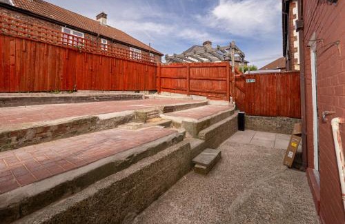 Wallasey House | 3BR Haven Retreat in Wallasey with FREE Street Parking