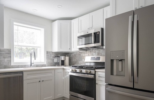 Middletown Cottage | 3BR-Heart of Newport-Mins to Airport-Middletown