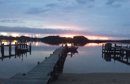 Greenwell Point House | 3BR holiday house, right on the river, own jetty