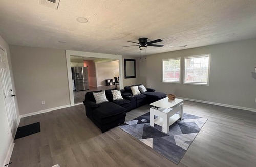 Snellville House | 3BR home-Near Hospital & Shops