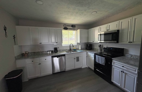 Snellville House | 3BR home-Near Hospital & Shops