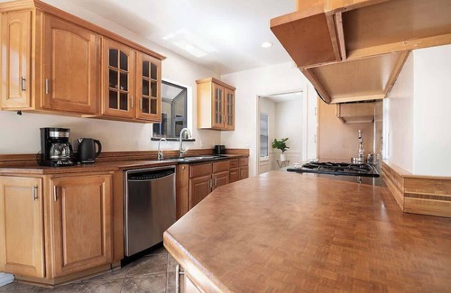 Valley Glen House | 3BR Home Near Universal Studios