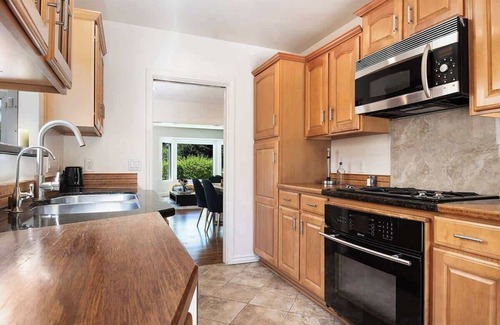Valley Glen House | 3BR Home Near Universal Studios
