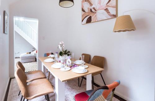 Redfern House | 3BR Home Prime Location Redfern